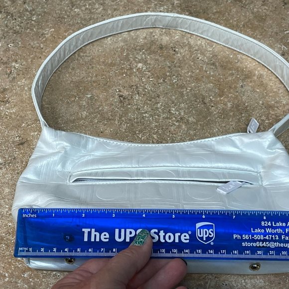 VINTAGE PINKY LEATHER Pearl White Leather Embossed Logo Chic Top Handle Eve Bag - Picture 9 of 12